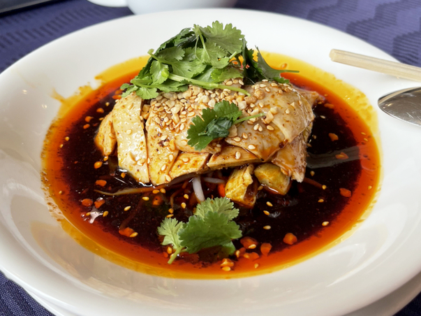 ファイル:Japanese Chinese Cuisine -（口香鶏）Cold Chicken with Special Spicy Sauce at Akasaka Shisenhanten in Chiyoda, Tokyo, established in 1958.png