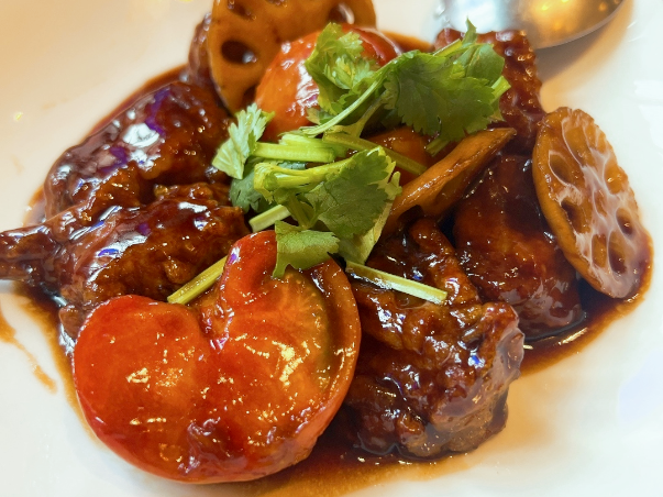 ファイル:Japanese Chinese Cuisine -（蕃茄黒醋肉）Douhatsu in Yokohama Chinatown, Kanagawa, established in Meiji period.png