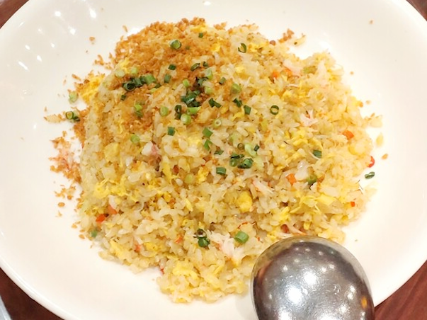ファイル:Japanese Chinese Cuisine -（蒜香蟹肉炒飯）Fried Rice with Crab Meat & Garlic at Manchinrou in Yokohama Chinatown, Kanagawa, established in 1892.png