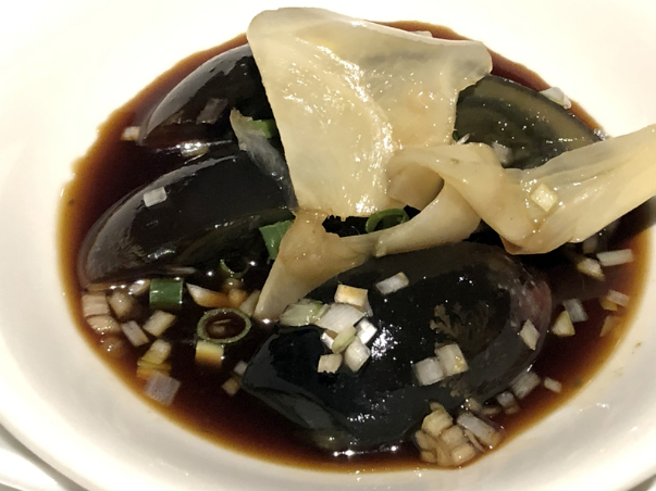 ファイル:Japanese Chinese Cuisine -（松花皮蛋）Preserved Duck's Egg at Heichinrou in Yokohama Chinatown, Kanagawa, established in 1884-15 May 2022.png