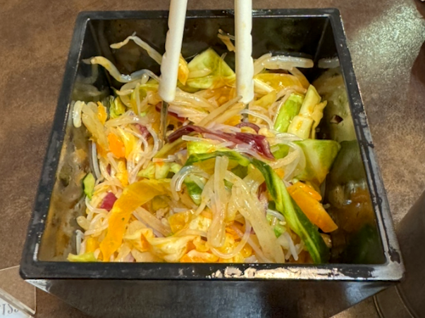 ファイル:Japanese Chinese Cuisine -（春雨サラダ）Chinkashisai Akasaka Ichigoten Yu no Daidokoro in Minato City, Tokyo, established in 1995.png