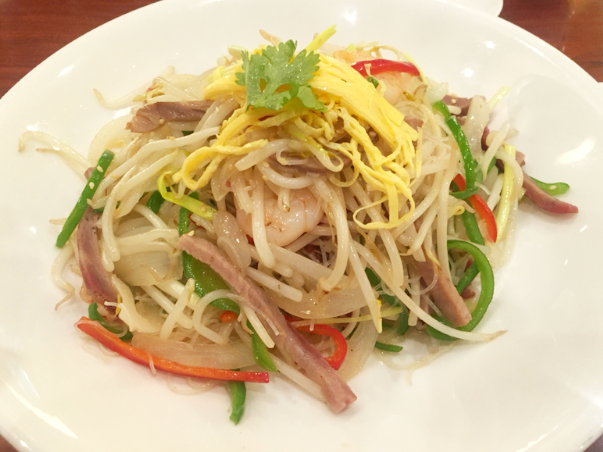 ファイル:Japanese Chinese Cuisine -（家郷炒米粉）Fried Rice Vermicelli Cantonese Style at Manchinrou in Yokohama Chinatown, Kanagawa, established in 1892.png