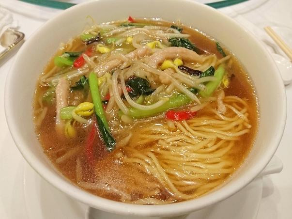 ファイル:Japanese Chinese Cuisine -（生碼麺）Noodles with Pork and Bean Sprouts in Soup at Heichinrou in Yokohama Chinatown, Kanagawa, established in 1884-15 May 2022.png