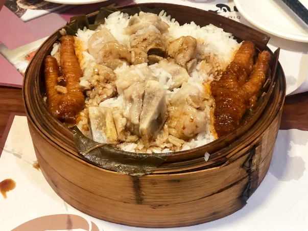 ファイル:Hong Kong Cuisine -(凤爪排骨饭)Feng Zhao Pai Gu Fan.png
