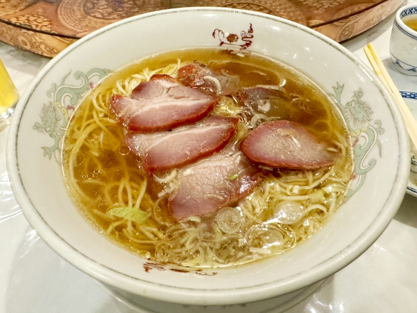 ファイル:Japanese Chinese Cuisine -（叉焼湯麺）Soup Noodles with Roasted Pork at Douhatsu in Yokohama Chinatown, Kanagawa, established in Meiji period.png