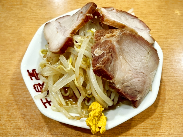ファイル:Japanese Chinese Cuisine -（自家製焼豚）Gyokusentei in Isezakicho, Yokohama, Kanagawa, established in 1918.png