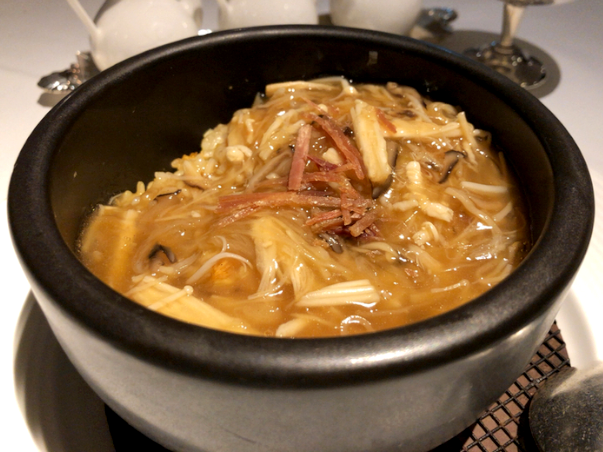 ファイル:Japanese Chinese Cuisine -（魚翅撈飯）Stir Fried Rice with Stewed Shark Fin at Heichinrou in Yokohama Chinatown, Kanagawa, established in 1884-15 May 2022.png