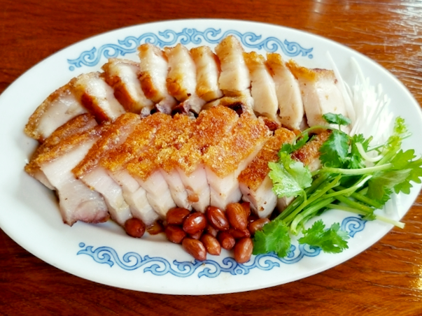 ファイル:Japanese Chinese Cuisine -（脆皮焼肉）Barbequed Crispy Pork at Douhatsu in Yokohama Chinatown, Kanagawa, established in Meiji period.png