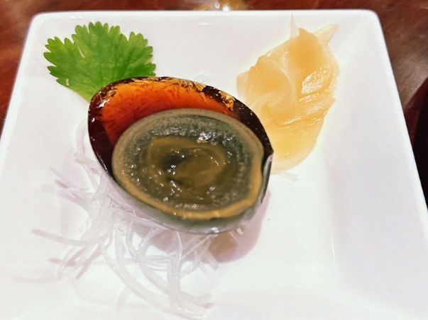 ファイル:Japanese Chinese Cuisine -（皮蛋酸羌）Century Egg at Manchinrou in Yokohama Chinatown, Kanagawa, established in 1892.png