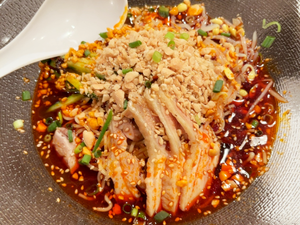 ファイル:Japanese Chinese Cuisine -（冷やしよだれ鶏まぜそば）Chinkashisai Akasaka Ichigoten Yu no Daidokoro in Minato City, Tokyo, established in 1995.png