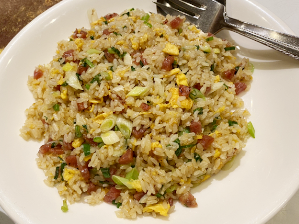 ファイル:Japanese Chinese Cuisine -（姜葱腊腸炒飯）Stir Fried Rice with Chinese Sausage at Heichinrou in Yokohama Chinatown, Kanagawa, established in 1884-15 May 2022.png