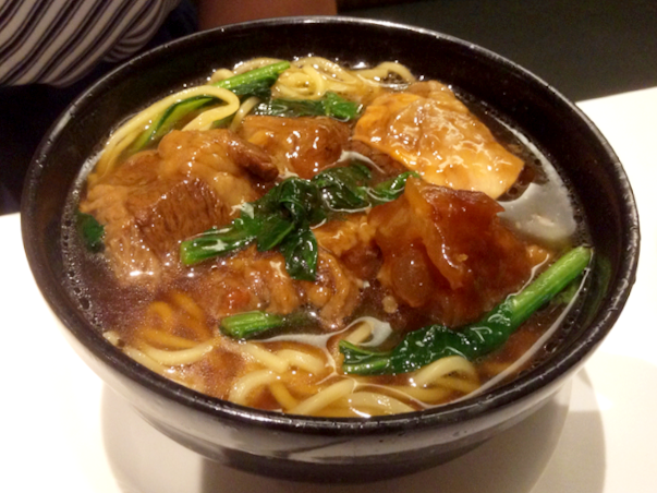 ファイル:Japanese Chinese Cuisine -（牛腩湯麺）Soup Noodles with Braised Beef Brisket at Heichinrou in Yokohama Chinatown, Kanagawa, established in 1884-15 May 2022.png