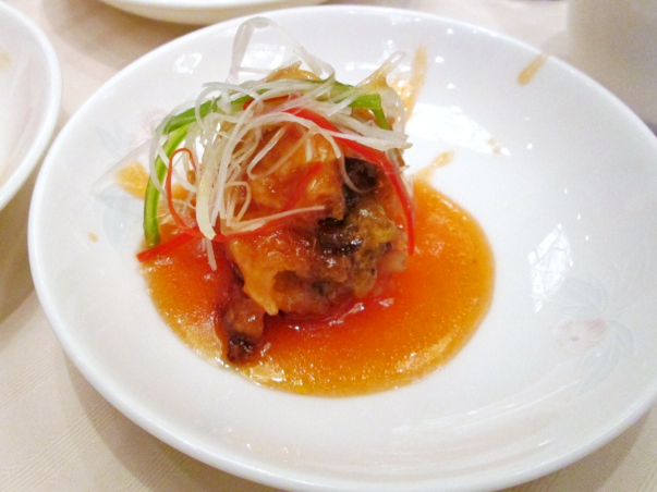 ファイル:Japanese Chinese Cuisine -（糖醋長野縣鯉魚）Nagano Prefecture Carp with Sweet and Sour Sauce at Kaseirou in Yokohama Chinatown, Kanagawa, established in 1939.png