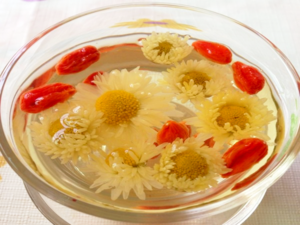 Chrysanthemum Tea with Goji Berry of the Chinese Cuisine.png