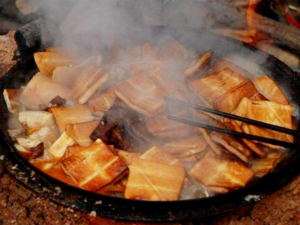 Chinese Cuisine -（熏豆腐）Smoked Tofu.png