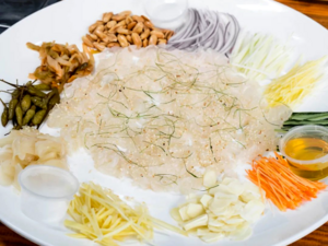 Chinese Cuisine -（鲩鱼鱼生）Huan Yu Yu Sheng.png