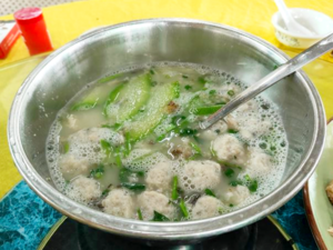 Chinese Cuisine -（鱼球汤）Yu Qiu Tang.png