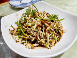 Chinese Cuisine -（水豆豉拌折耳根）Shui Dou Chi Ban Zhe Er Gen.png