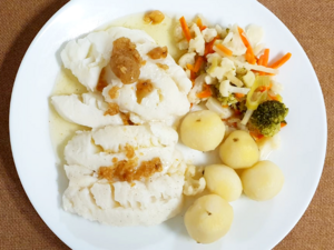 Icelandic Cuisine - Soðinn fiskur.png