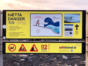 Iceland -（Reynisfjara）Beach Warning Signs.png