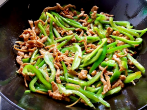 Chinese La Jiao Chao Rou Si -（青椒炒肉丝）Stir Fried Shredded Pork with Pepper.png