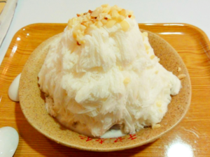 Taiwanese Desserts -（杏仁雪花冰）Xing Ren Xue Hua Bing.png