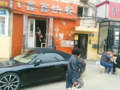 Chinese Clay Pots -（砂锅）People park their Porsches and enjoy a Clay Pot outside the shop.png