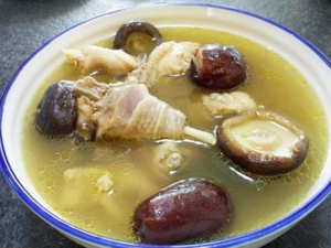 Chinese Soups -（蘑菇鸡汤）Mo Gu Ji Tang.png