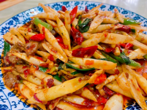 Chinese Cuisine -（脆竹笋炒牛肉）Cui Zhu Sun Chao Niu Rou.png