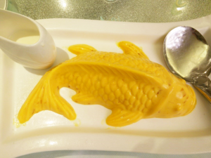 Chinese Desserts -（鱼型芒果布甸）Fish Shaped Mango Pudding in Hong Kong.png