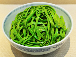Historical Chinese Noodles - Cold Noodles mixed with the leaves of Sophora japonica 槐叶冷淘.png