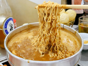 Hong Kong Cuisine -（頂好大光麵）沙嗲火锅.png