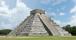 Temple of Kukulcán(Chichen Itza).png