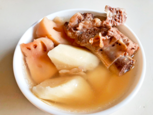 Chinese Soups -（莲藕排骨汤）Lian Ou Pai Gu Tang in Wuhan, Hubei.png