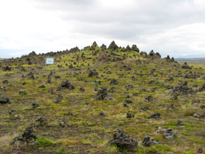 Iceland -（Mýrdalssandur）Laufskálavarða Stone Cairns.png