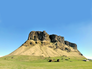 Iceland -（Mýrdalshreppur）Pétursey Mountain.png