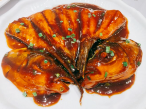 Chinese Cuisine -（红烧鱼头）Hong Shao Yu Tou.png