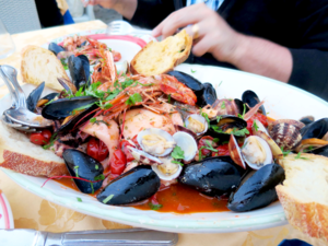 Italian Tomato Dishes - Zuppa di Pesce.png
